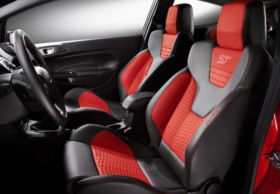  Ford Fiesta ST 2012 года  (фото 4 из 13)